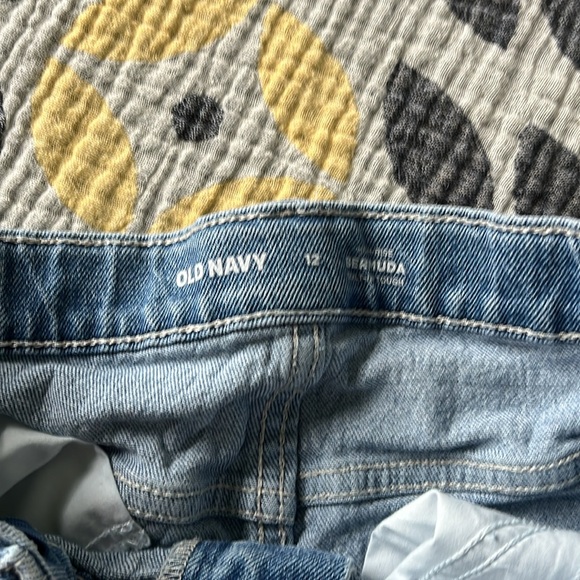 Old Navy bundle! 5 pairs of girls’ jeans shorts, size 12 - Picture 4 of 16